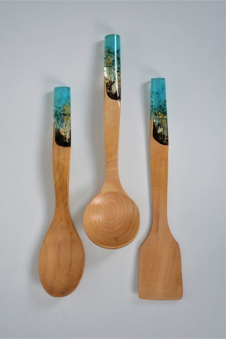 r w 3 resin and wooden spoons - Image 1